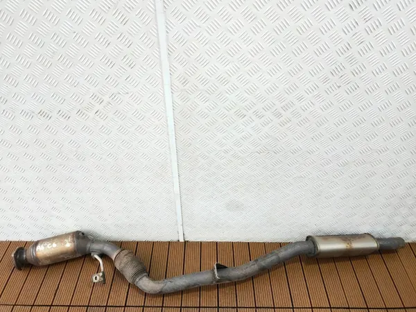 Audi A6 C6 2.4 V6 FSI Oikea Katalysaattori OEM image 2