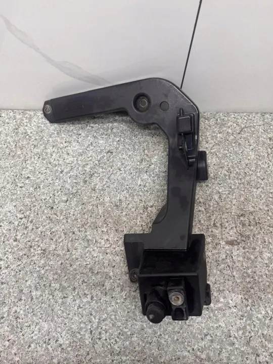 Support de fixation d'aile droit OEM 32234762 Volvo XC40 image 2