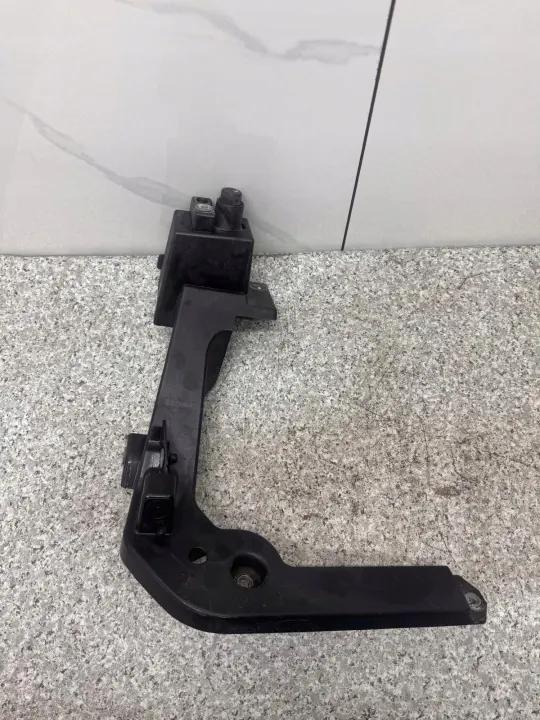 Support de fixation d'aile droit OEM 32234762 Volvo XC40 image 4