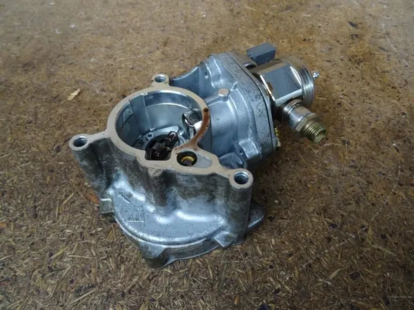 AUDI TT 8S 1.8 TFSI Imupumppu OEM 06K145100P image 3