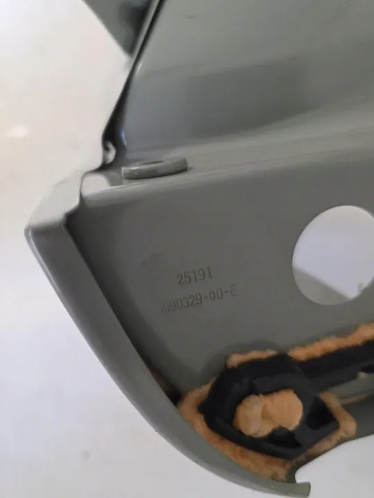 Tesla Model 3 Oikea etu-kynnyspylväs OEM 1090329-00-E image 7