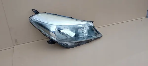 Faros Delantero Derecho Toyota Yaris III 2011-2014 OEM image 3