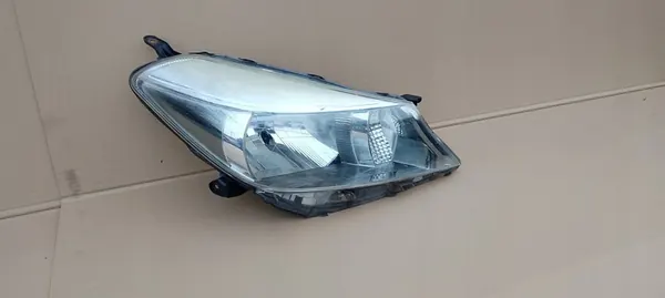 Faros Delantero Derecho Toyota Yaris III 2011-2014 OEM image 4