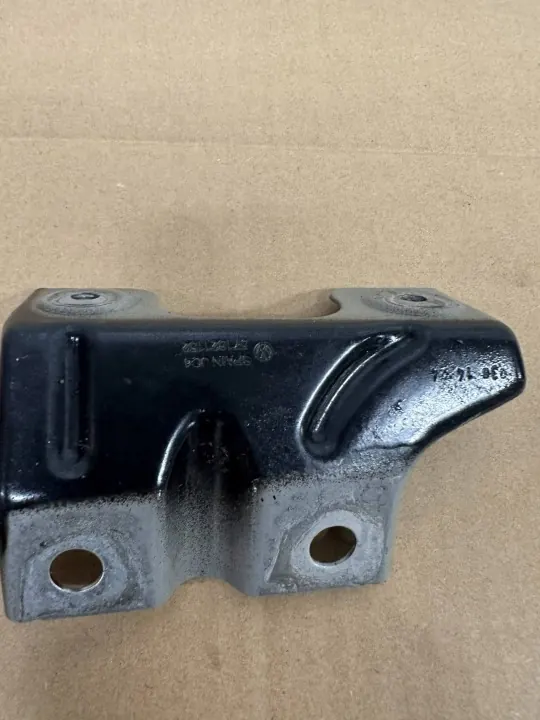 Voorste spatbordbeugel Volkswagen Tiguan OEM 571821152 image 2