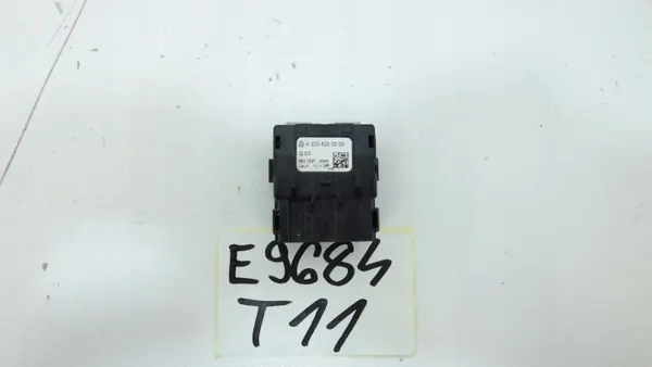 Tomada USB-C OEM A2238200202 para Mercedes image 2