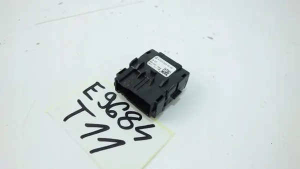 Tomada USB-C OEM A2238200202 para Mercedes image 3