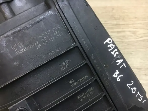 Volkswagen Luftfilter 1K0129620C image 2