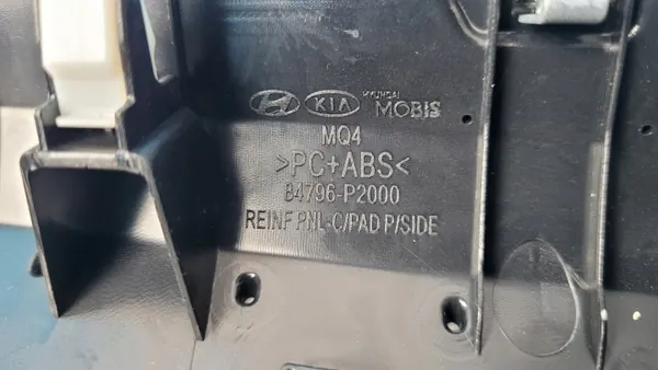 KIA SORENTO IV Dashboard Strip OEM 84795-P2100 image 8