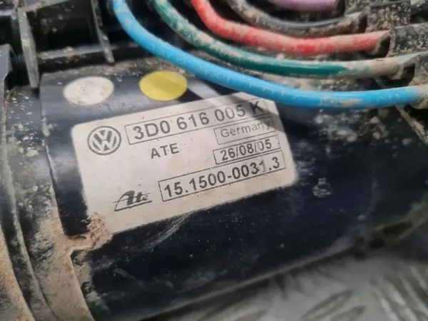 VW Phaeton luchtveringcompressor OEM 3D0422885D image 2