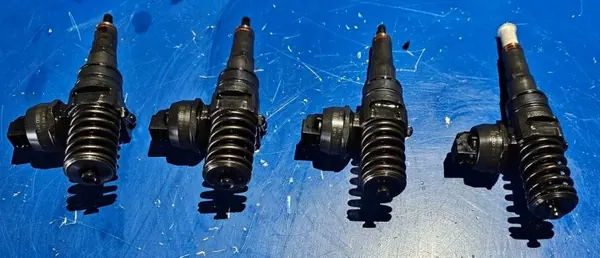 Pompe lave-glace OEM 038130073AJ pour VW Passat image 5