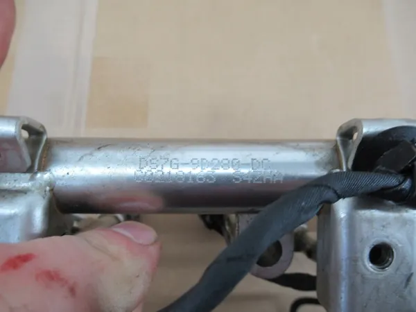 Riel de combustible ds7g-9d280-dc Kuga Mondeo Focus 1.5 Ecoboost image 2