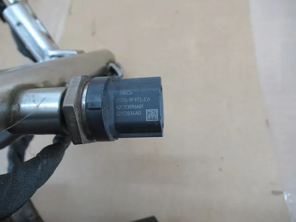 Riel de combustible ds7g-9d280-dc Kuga Mondeo Focus 1.5 Ecoboost image 3