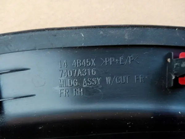 Mitsubishi Outlander III Oikea Etupuskuri 2015 image 4