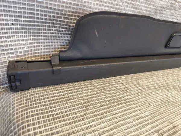 Volvo V60 10-18 Rollo de Maletero Horizontal OEM 39825152 image 6
