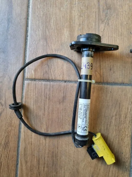 Mercedes W205 Pyrotekninen Konepeltilataus OEM A2059060002 image 4