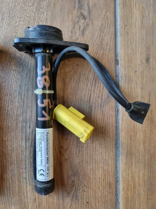 Mercedes W205 Pyrotekninen Konepeltilataus OEM A2059060002 image 7