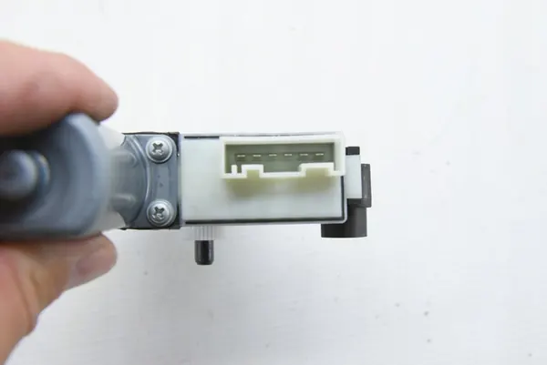 BMW 1 F40 Ikkunamoottori Oikea Etu Takana 6Pin OEM image 4