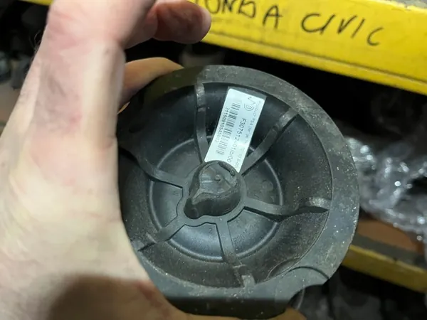 Silentblock Suspensión Trasera OEM Citroen C4 Picasso 07-12 image 3