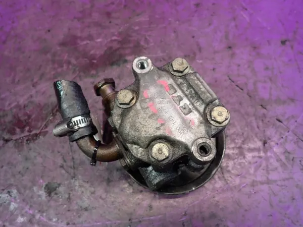 VW Passat B5 1.9 TDI AVF Bomba Dir. Asistida 8D0145177Q KYB image 3