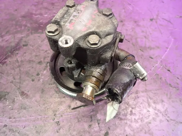 VW Passat B5 1.9 TDI AVF Bomba Dir. Asistida 8D0145177Q KYB image 4