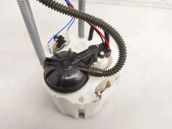Bomba de combustible Opel Astra K OEM 13599388 - Usada image 7