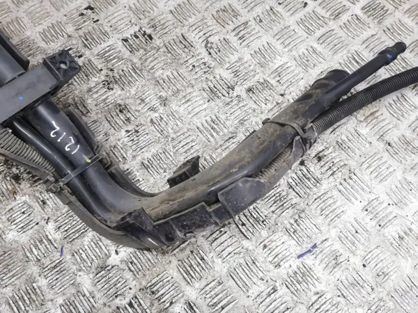 Hyundai i20 Tankkauskaula OEM 31030Q0000 image 5