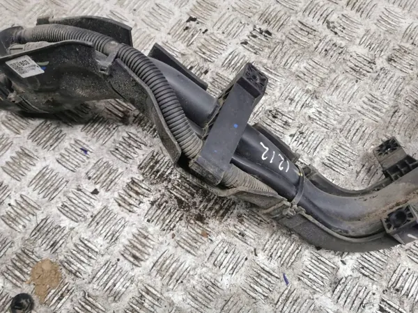 Hyundai i20 Tankkauskaula OEM 31030Q0000 image 6