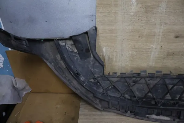 Volvo C30 Frontstoßstangen-Abdeckplatte OEM 31214693 image 8