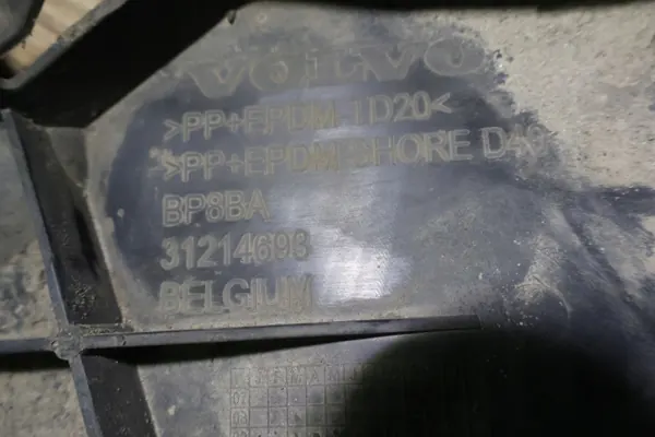 Volvo C30 Frontstoßstangen-Abdeckplatte OEM 31214693 image 9