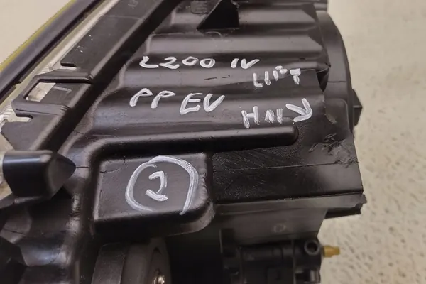 Faros delanteros H11 derecho Mitsubishi L200 IV 10-15 OEM 8301A878 image 4