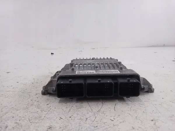 Calculateur Moteur Citroen OEM 9663885680 image 4