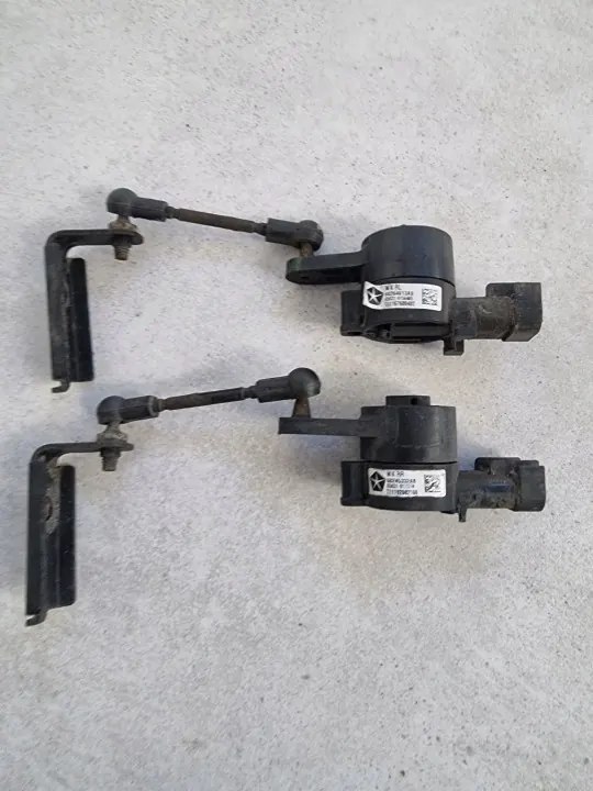 Jeep Grand Cherokee WK2 Bak Luftfjädring Sensor OEM 68264613AB image 2