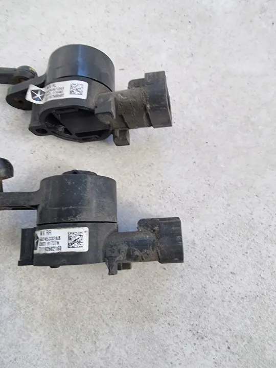 Jeep Grand Cherokee WK2 Bak Luftfjädring Sensor OEM 68264613AB image 3