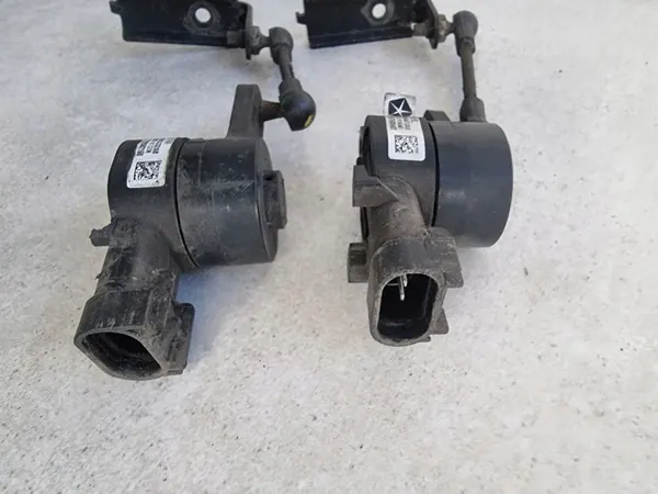 Jeep Grand Cherokee WK2 Bak Luftfjädring Sensor OEM 68264613AB image 5