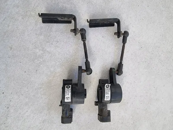 Jeep Grand Cherokee WK2 Bak Luftfjädring Sensor OEM 68264613AB image 6