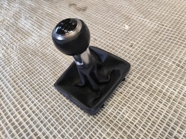 Audi A3 8V Växelspak OEM - Manuell Läderöverdrag image 3