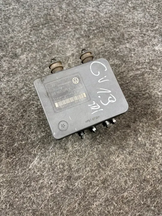 VW Golf V ABS-pomp Controller 1K0907379K image 2