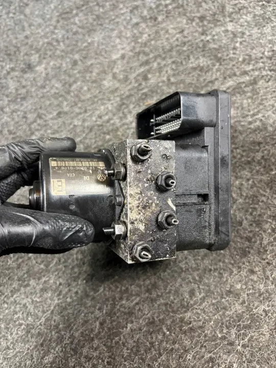 VW Golf V ABS-pomp Controller 1K0907379K image 4