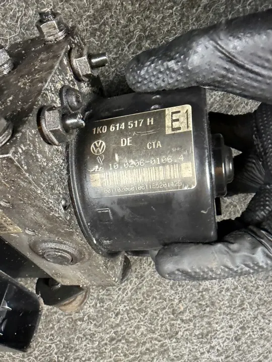 VW Golf V ABS-pomp Controller 1K0907379K image 5