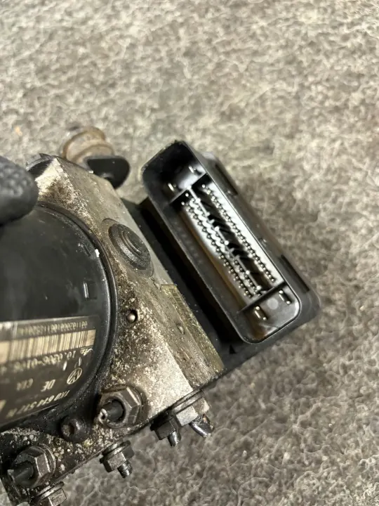 VW Golf V ABS-pomp Controller 1K0907379K image 6
