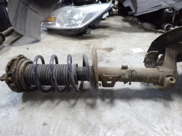 Volkswagen Polo IV 9N Mozzo di sterzo anteriore destro OEM image 5