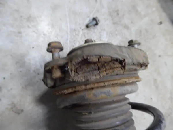 Volkswagen Polo IV 9N Mozzo di sterzo anteriore destro OEM image 6