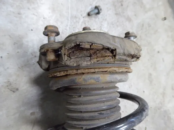 Volkswagen Polo IV 9N Mozzo di sterzo anteriore destro OEM image 7