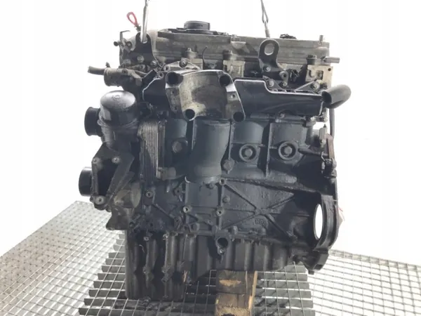 Mercedes 2.2L 88hk Diesel Motor OEM 646983 image 2