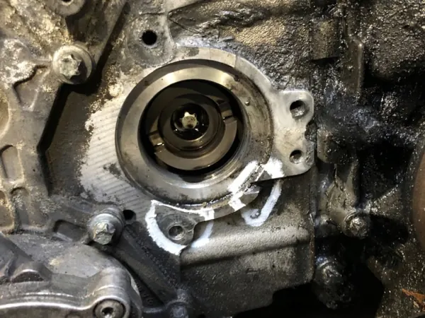 Mercedes 2.2L 88hk Diesel Motor OEM 646983 image 10