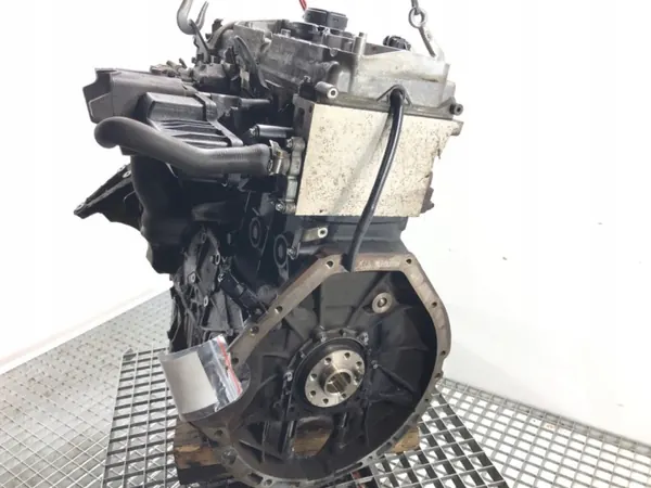 Mercedes 2.2L 88hk Diesel Motor OEM 646983 image 3