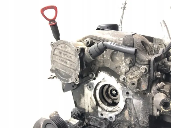 Mercedes 2.2L 88hk Diesel Motor OEM 646983 image 8