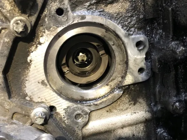 Mercedes 2.2L 88hk Diesel Motor OEM 646983 image 9