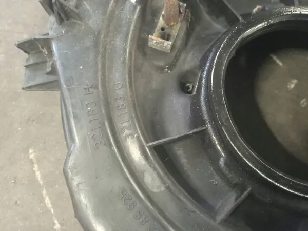 Audi 80 B3 1.8 Luchtfilterhuis OEM 050129607C image 9