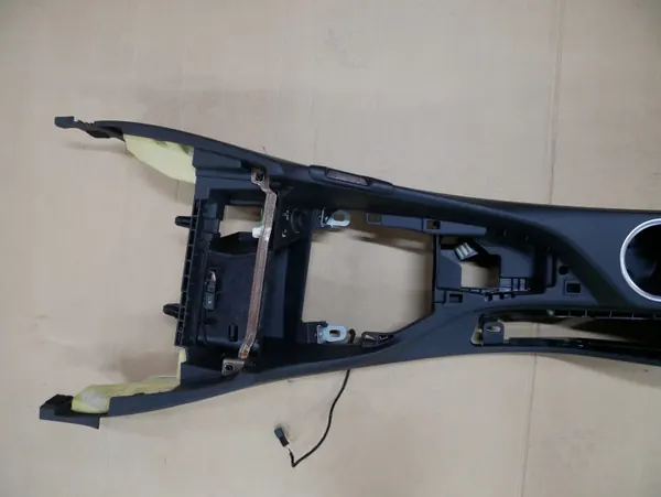 Console centrale BMW E84 X1 OEM 9285157 avec porte-gobelet image 4